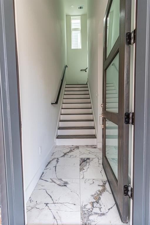 4210 Roseland Ave - Photo 7 of 40