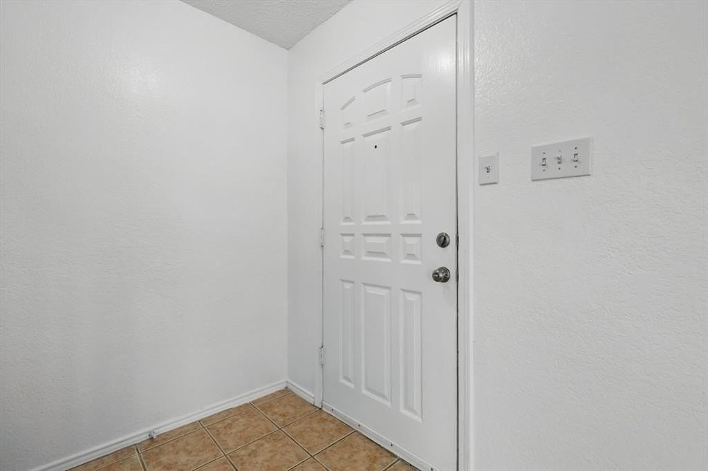 4271 Cave Cove Court - Photo 3 of 38