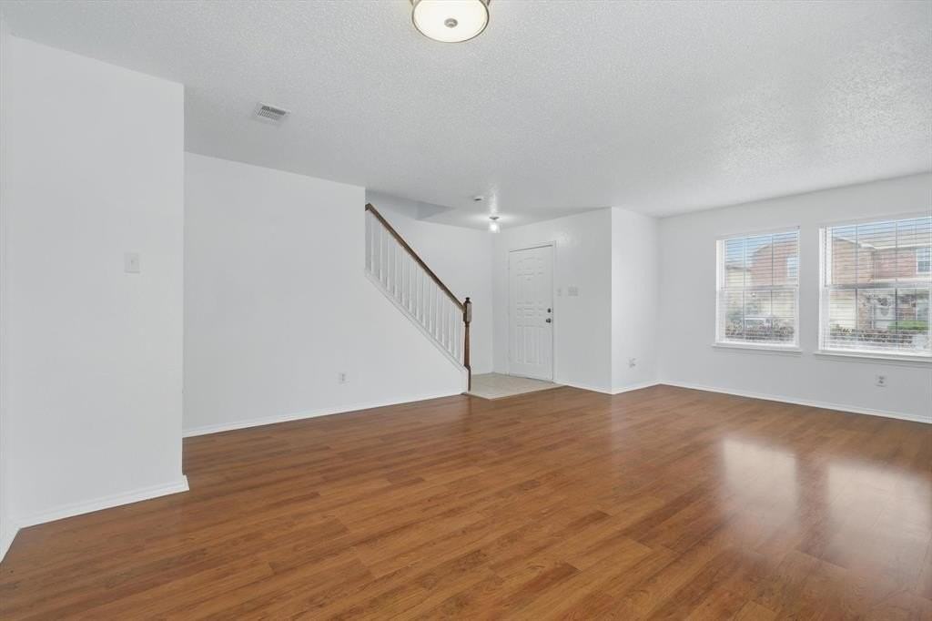 4271 Cave Cove Court - Photo 7 of 38