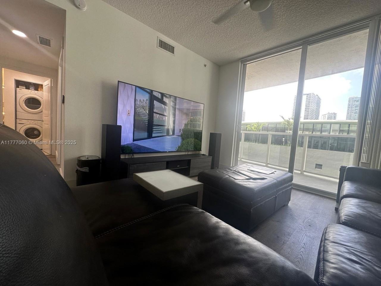 601 Ne 23rd St #1101 - Photo 2 of 8