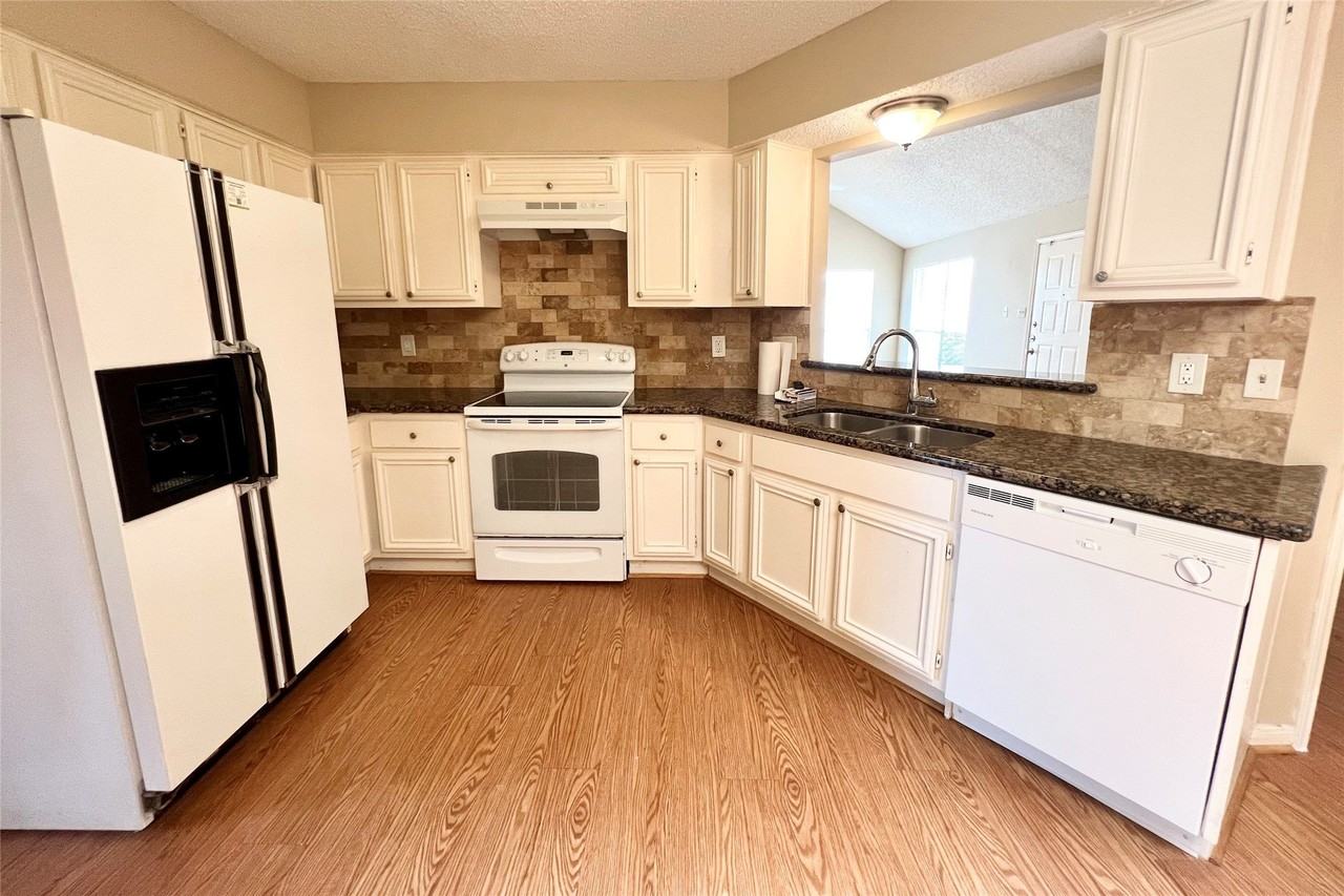 3511 Palm Grove Dr - Photo 4 of 19