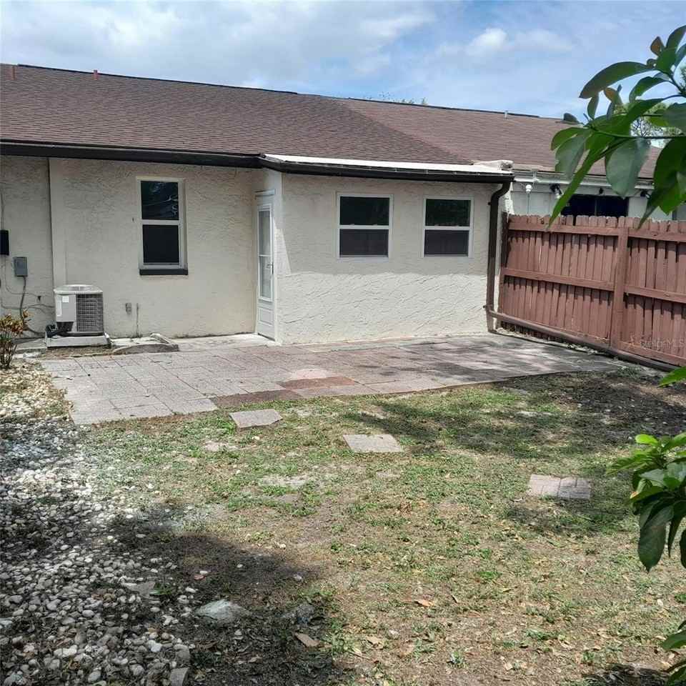 2085 Sunset Grove Ln - Photo 4 of 16