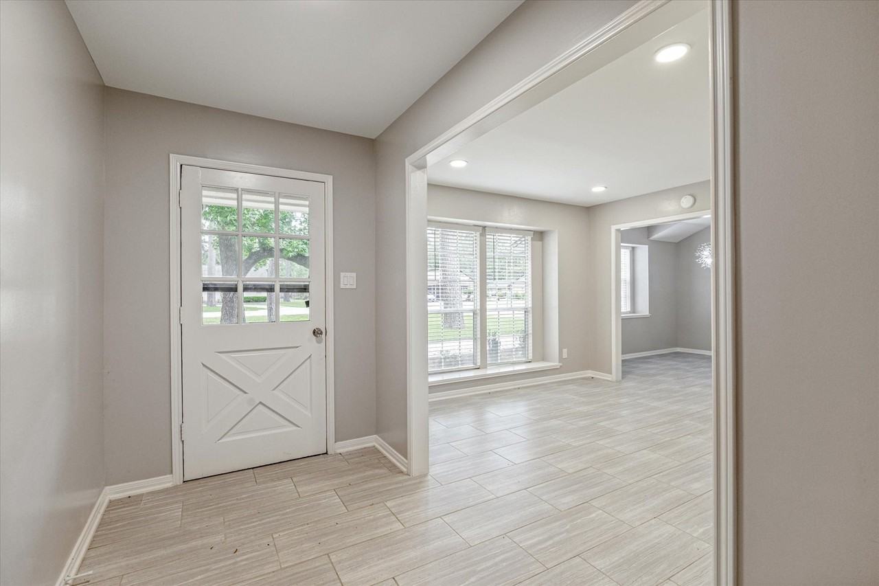 13910 E Cypress Forest Dr - Photo 3 of 25