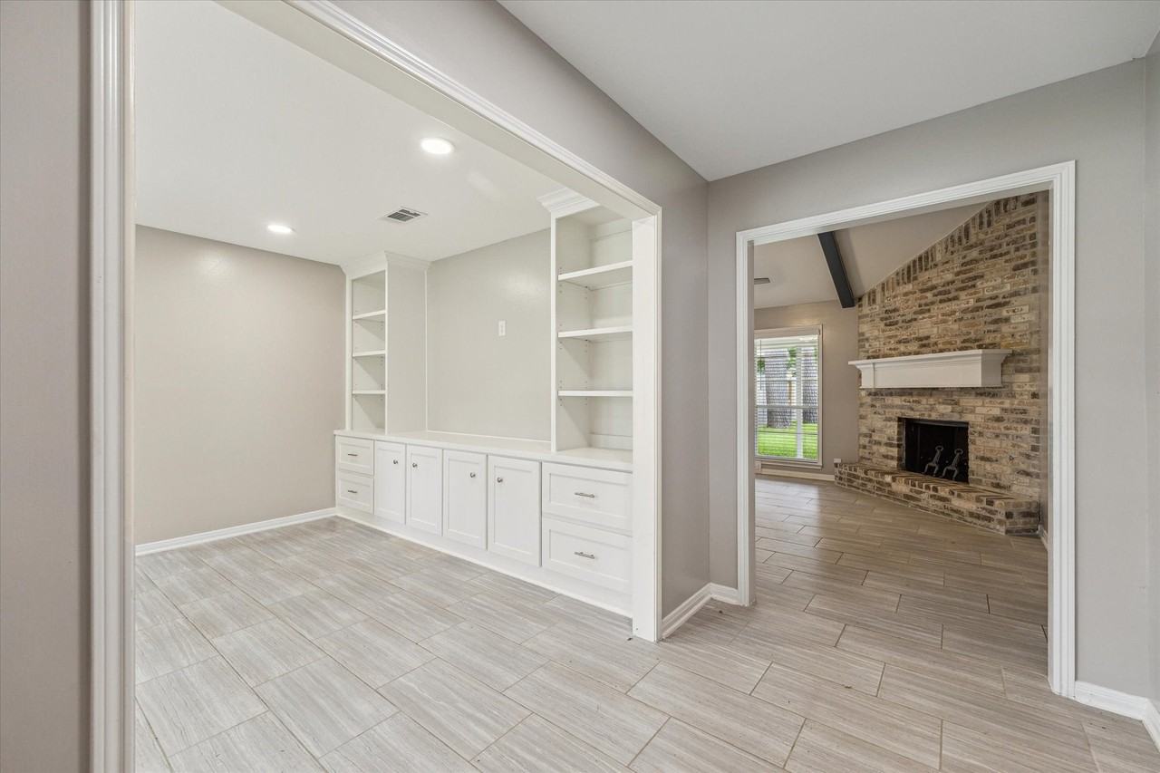 13910 E Cypress Forest Dr - Photo 4 of 25