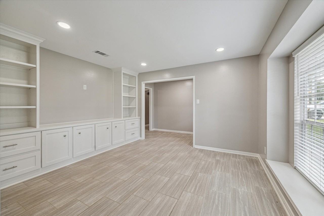 13910 E Cypress Forest Dr - Photo 5 of 25