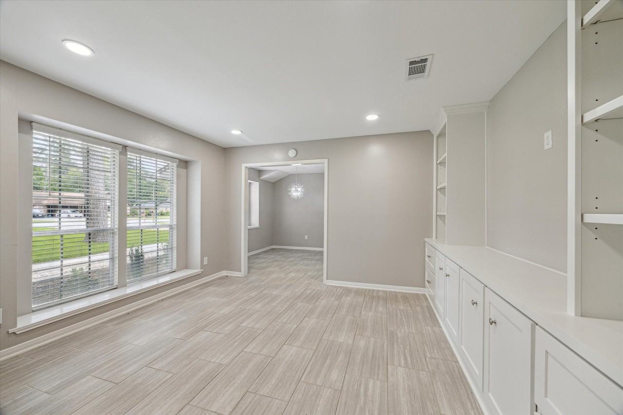 13910 E Cypress Forest Dr - Photo 6 of 25