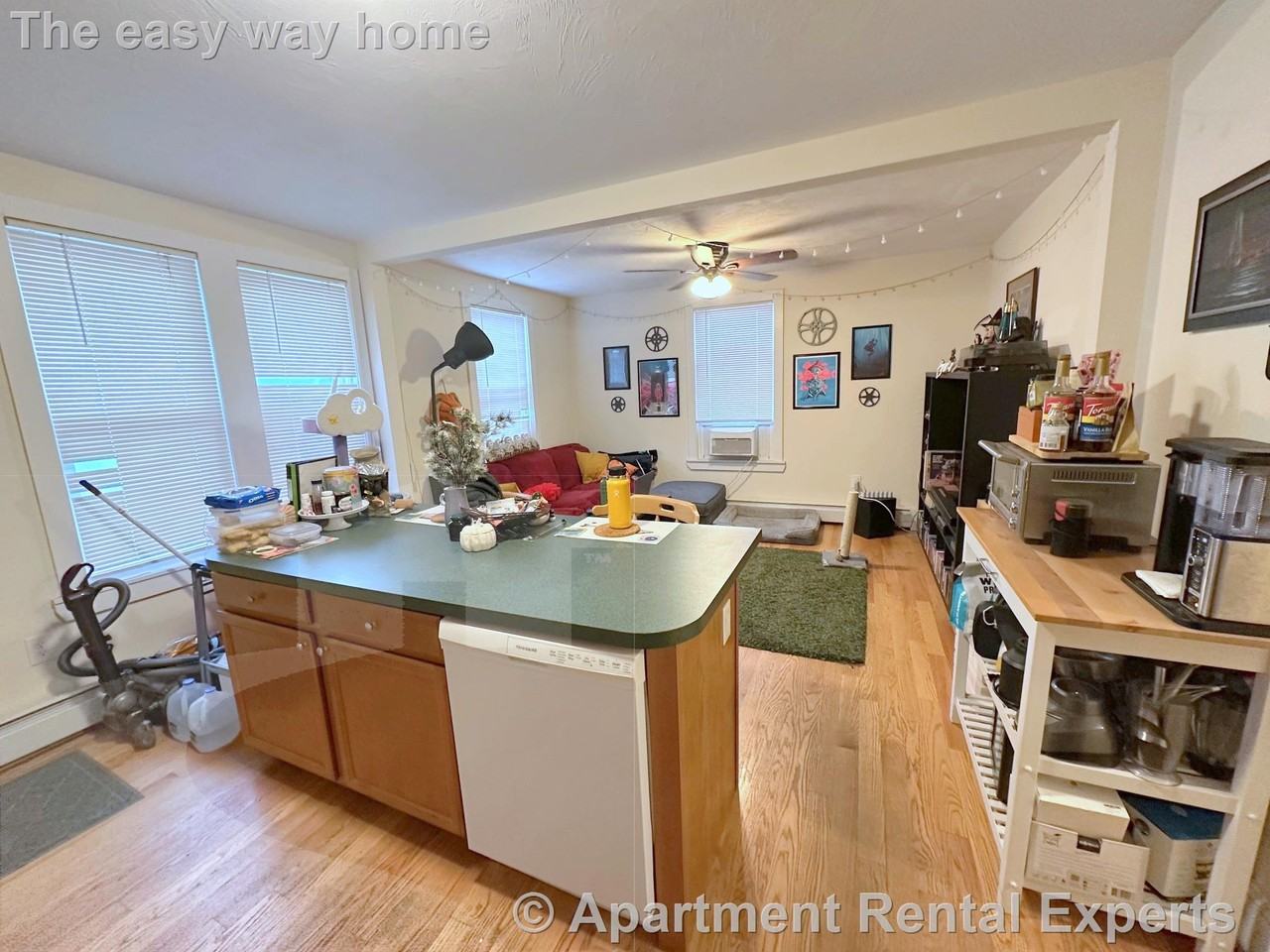 387 Columbia St - Photo 2 of 20