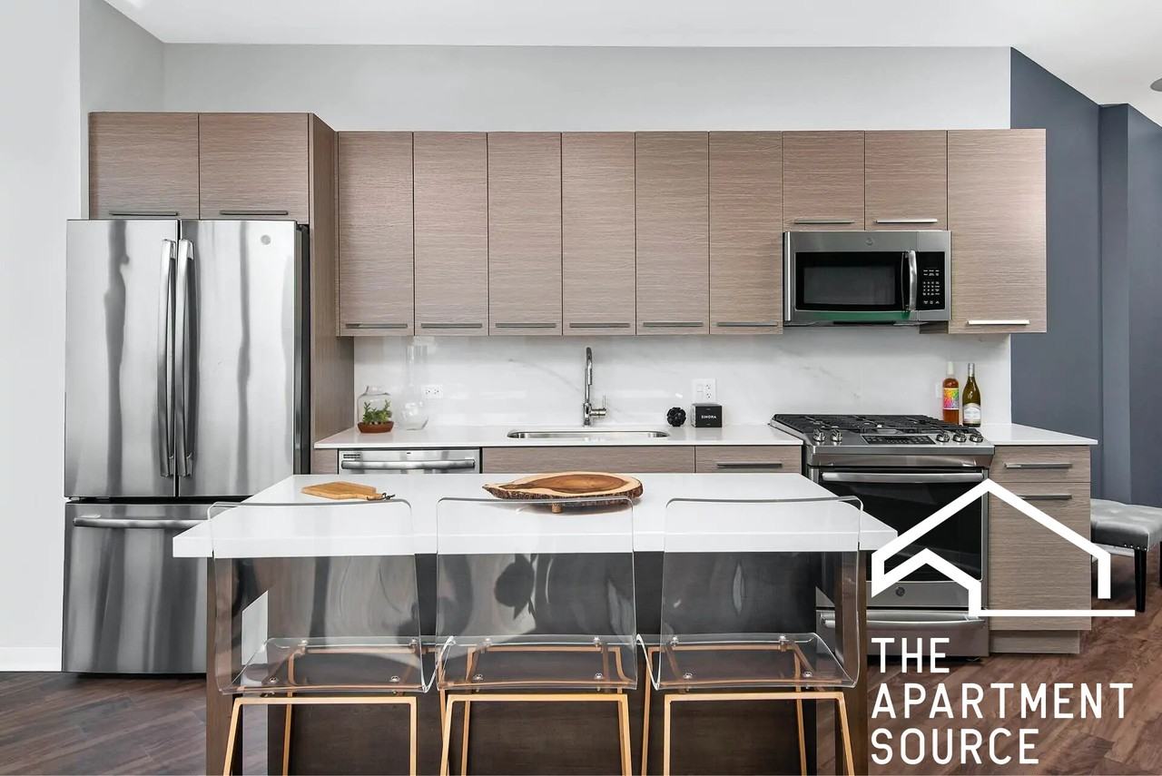 727 W Madison St - Photo 3 of 33