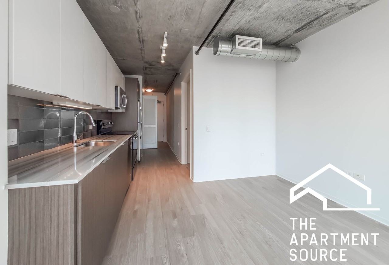 2111 S Wabash Ave - Photo 4 of 21