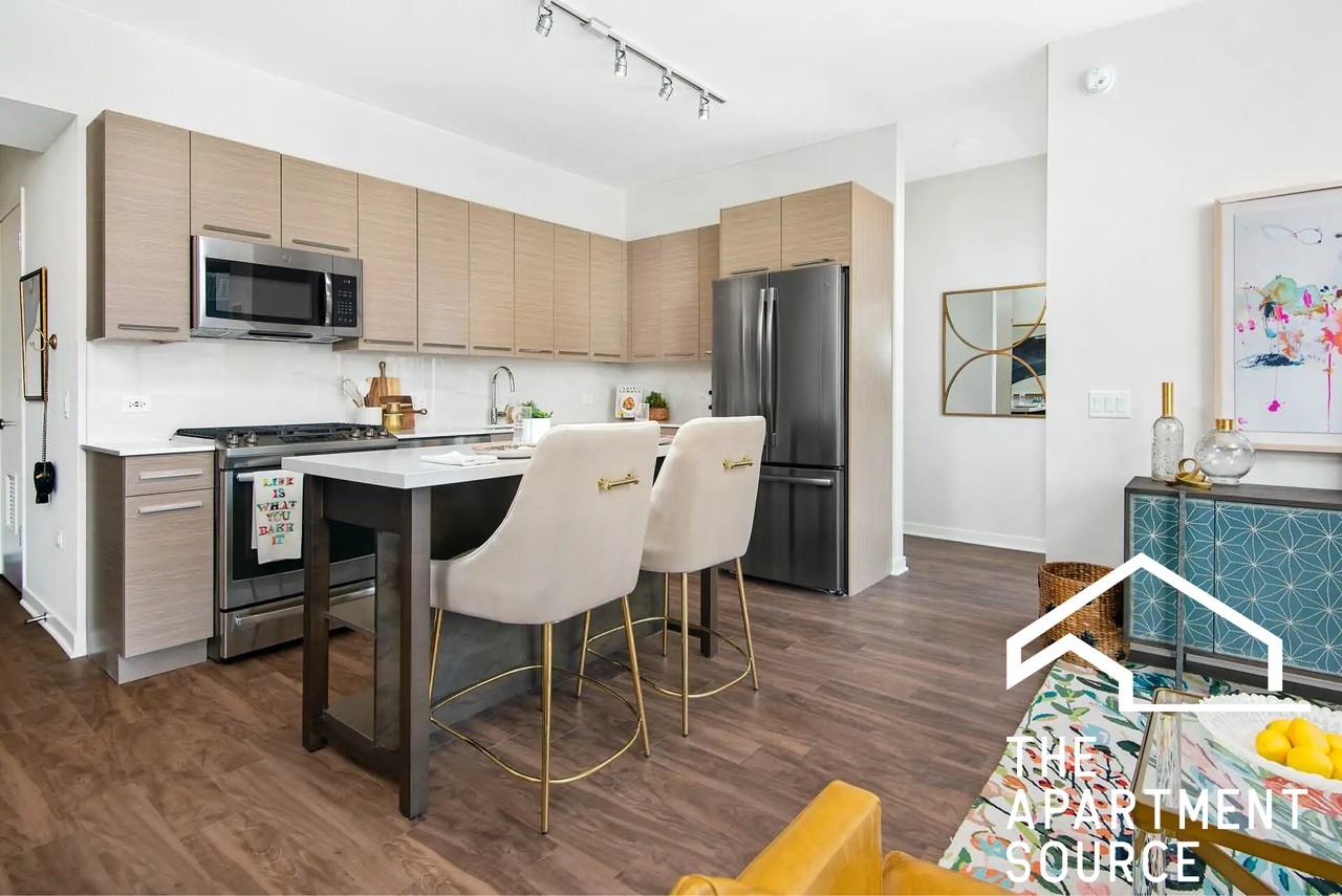 727 W Madison St - Photo 2 of 33