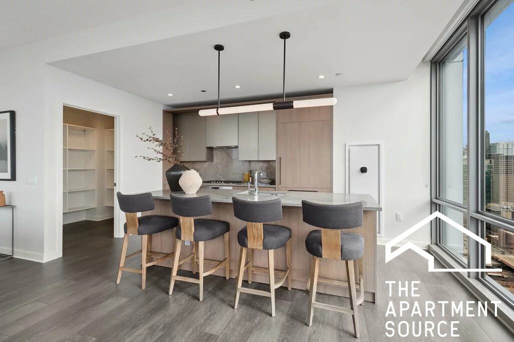 164 N Peoria St - Photo 2 of 21