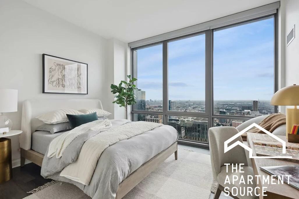 164 N Peoria St - Photo 4 of 21