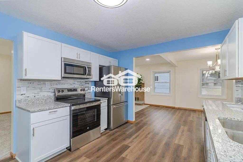 4456 Lexington Ave N - Photo 3 of 18
