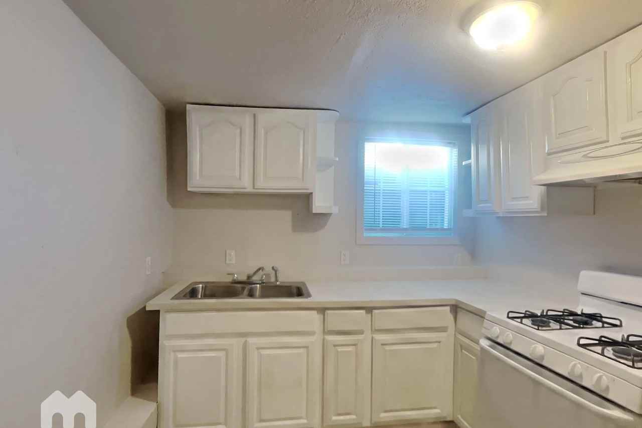 355 Henry St Unit A - Photo 3 of 12