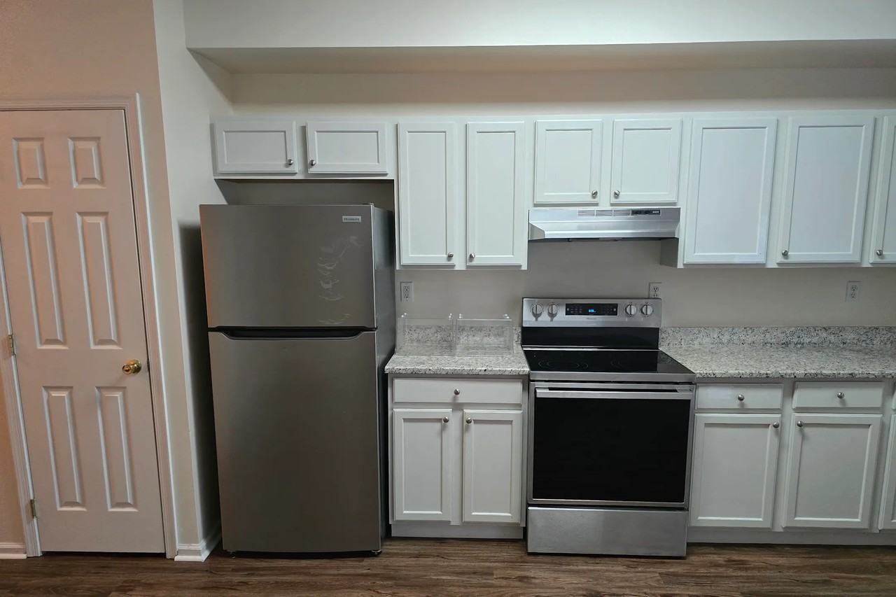 1841 Auburn St - Photo 2 of 19