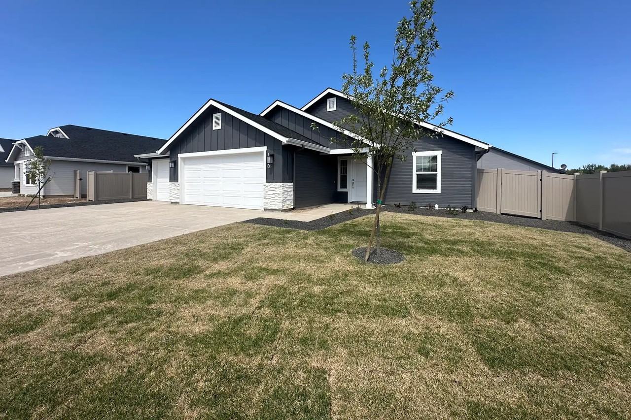 1990 Cashel St - Photo 2 of 25