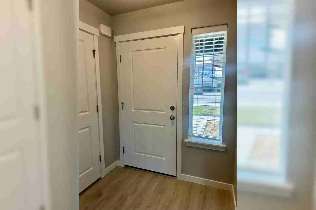 1990 Cashel St - Photo 3 of 25