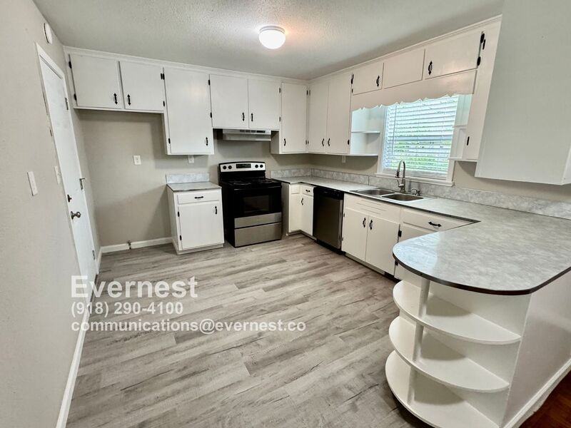 1206 A St Ne - Photo 3 of 39