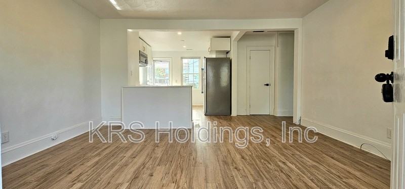 1267 Little Bay Ave - Photo 4 of 11