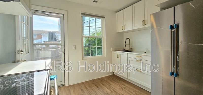 1267 Little Bay Ave - Photo 6 of 11