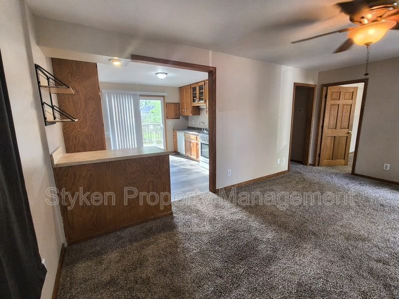 304 S East St - Photo 3 of 9