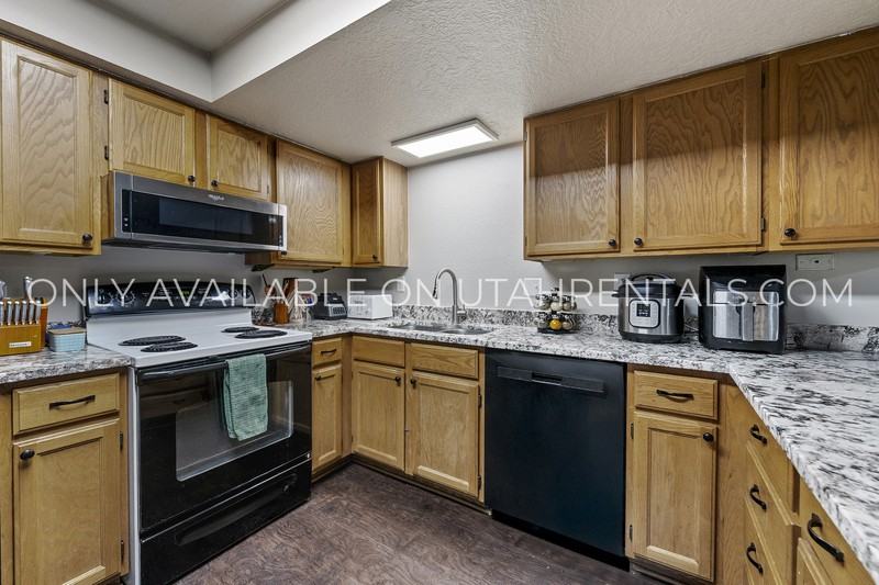 1660 Willowbrook Dr - Photo 2 of 18