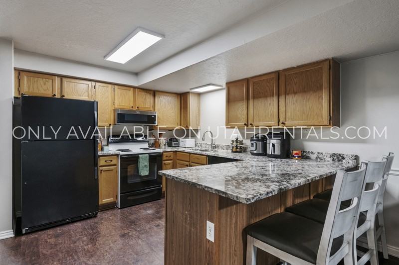 1660 Willowbrook Dr - Photo 3 of 18