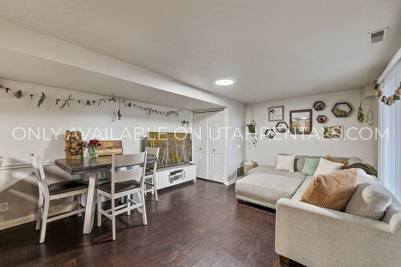 1660 Willowbrook Dr - Photo 4 of 18