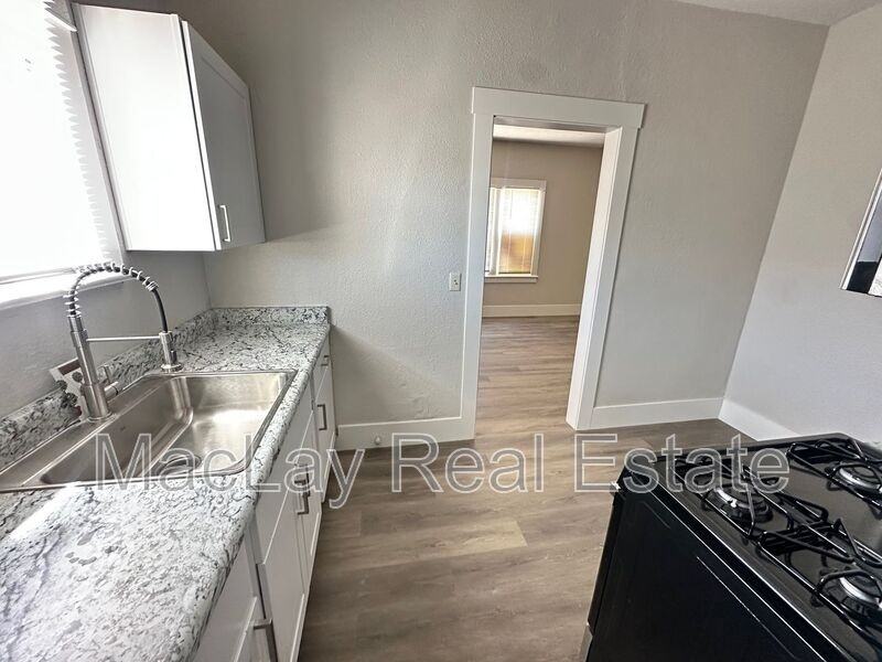 2032 W Adams St #2 - Photo 2 of 11