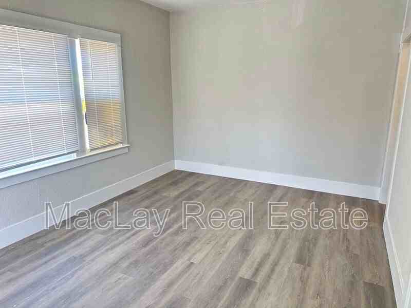 2032 W Adams St #2 - Photo 4 of 11