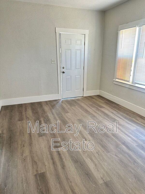 2032 W Adams St #2 - Photo 6 of 11