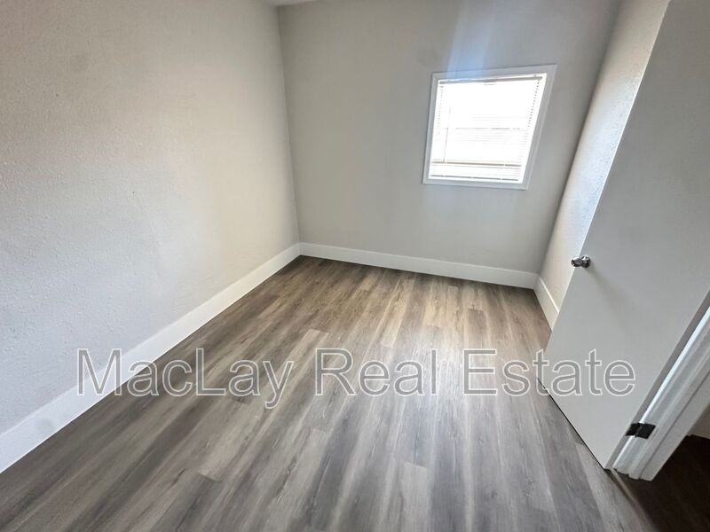 2032 W Adams St #2 - Photo 7 of 11