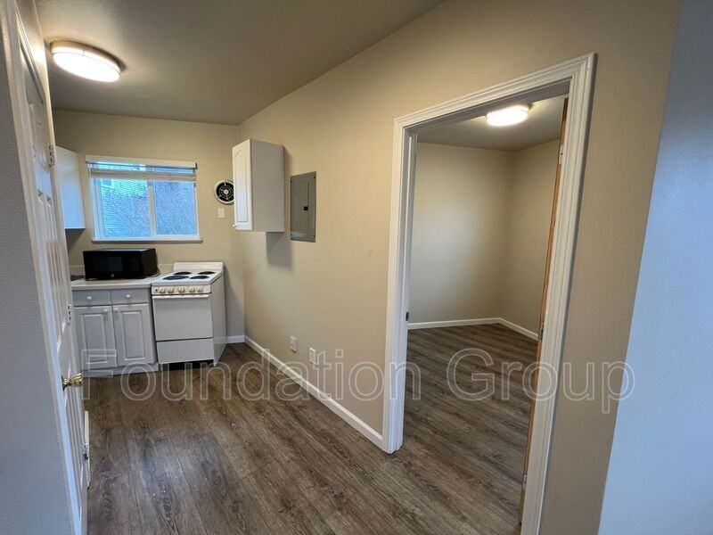 842 Davis Pl S #12 - Photo 4 of 9