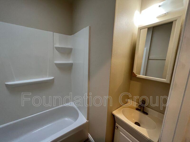 842 Davis Pl S #12 - Photo 7 of 9