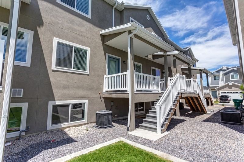 695 Sw - Photo 2 of 19