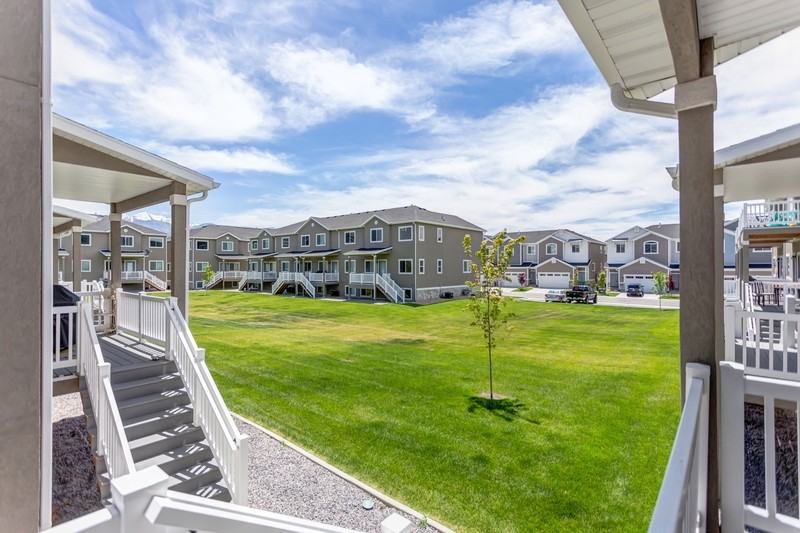 695 Sw - Photo 3 of 19