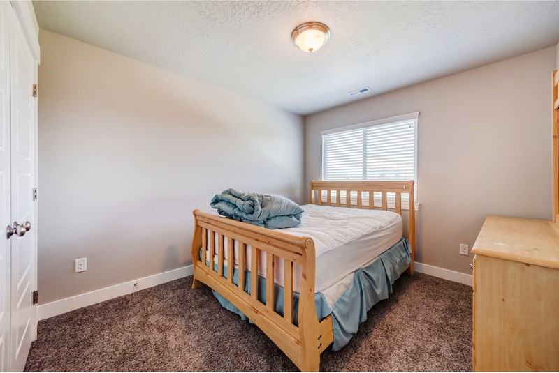 695 Sw - Photo 5 of 19