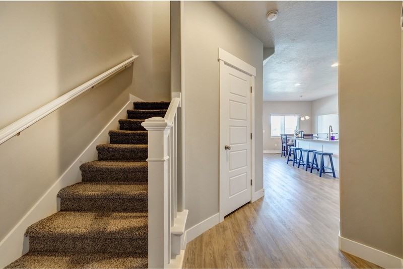 695 Sw - Photo 6 of 19