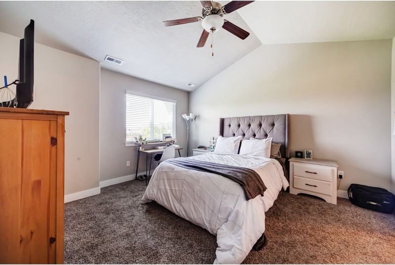 701 Sw - Photo 2 of 19
