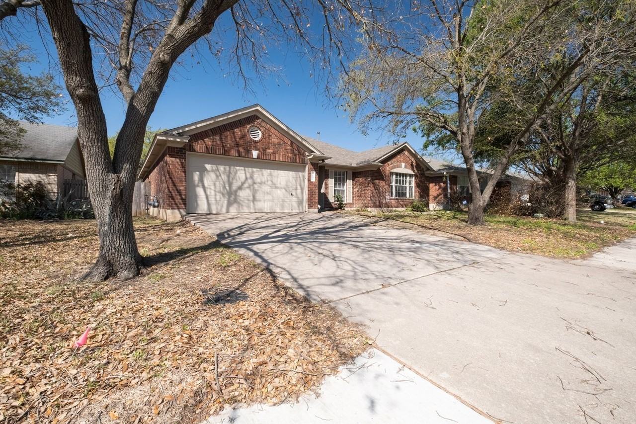 1008 Chippewa - Photo 3 of 26