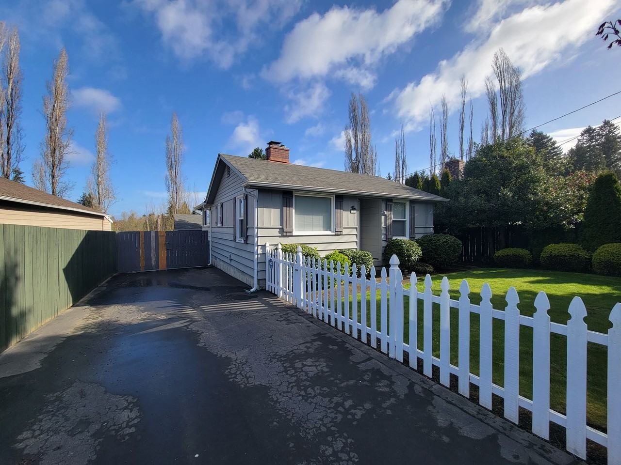 1208 Juniper St - Photo 2 of 25