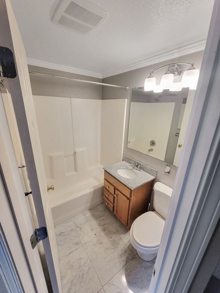 1208 Juniper St - Photo 7 of 27