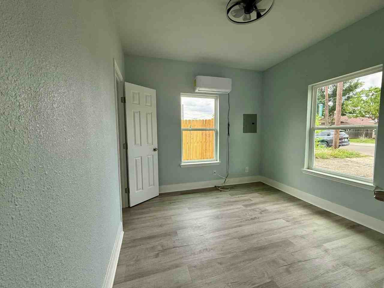 245 G St - Photo 3 of 11