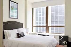 featured image of Hanover Sq #5L