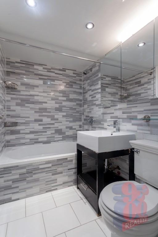 Hanover Sq #5L - Photo 3 of 3