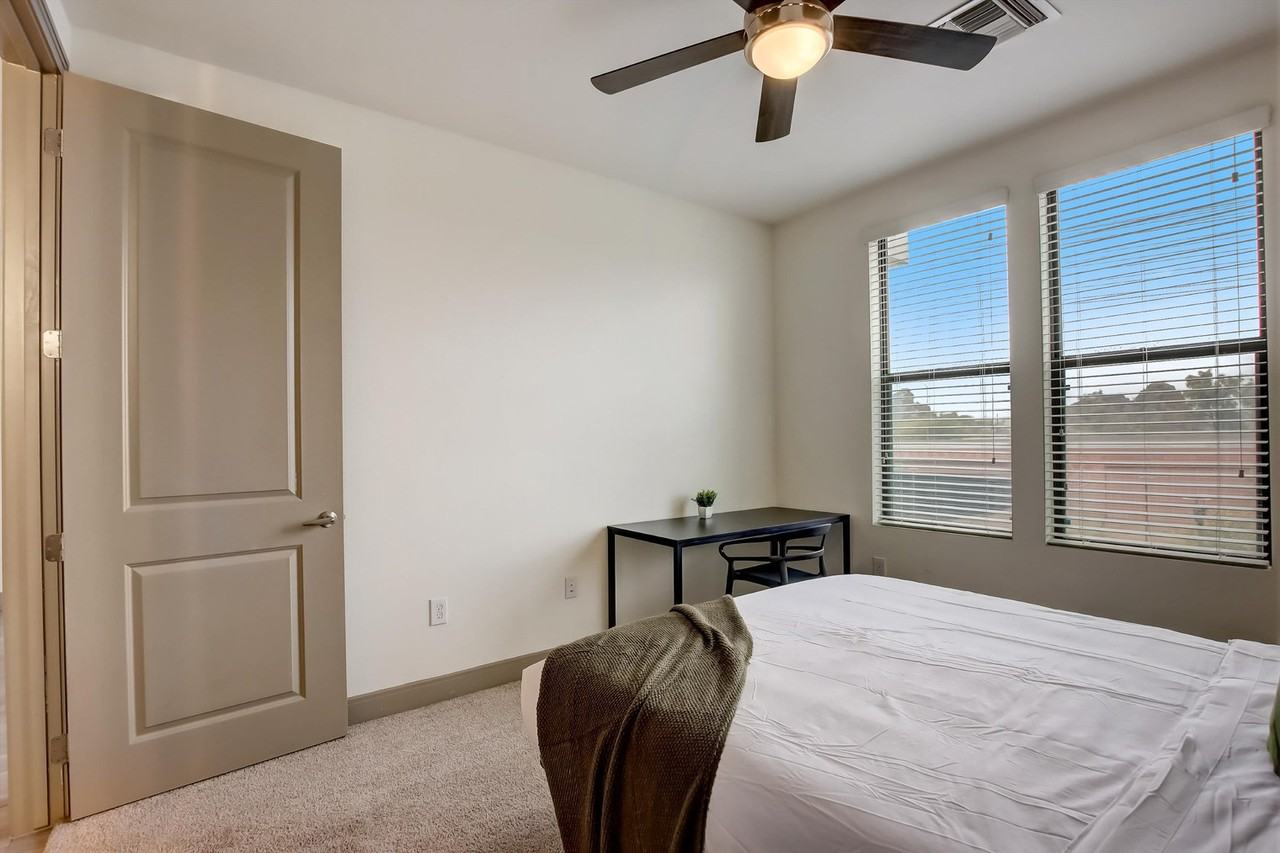 555 N College Ave #1014603P - Photo 5 of 31