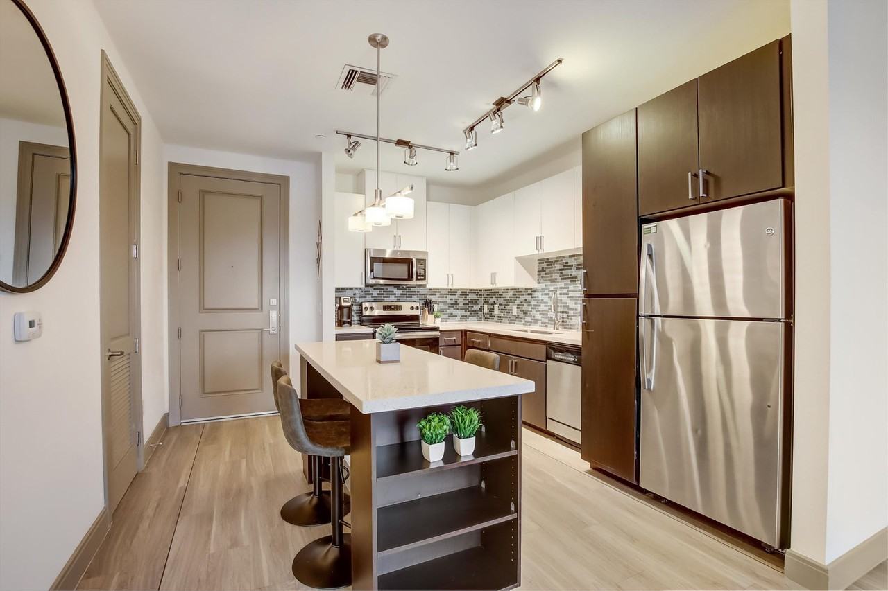 555 N College Ave #1014603P - Photo 6 of 31