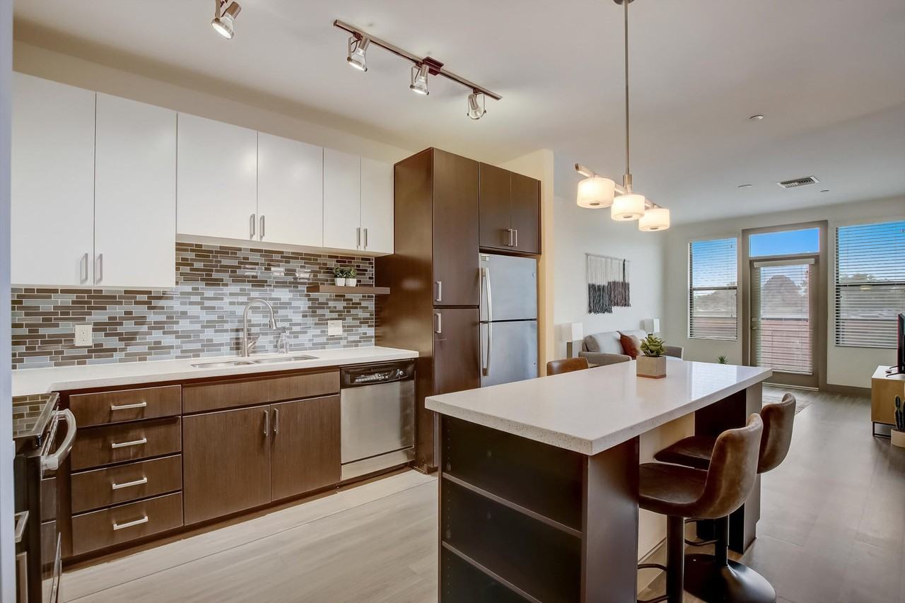 555 N College Ave #1014603P - Photo 7 of 31