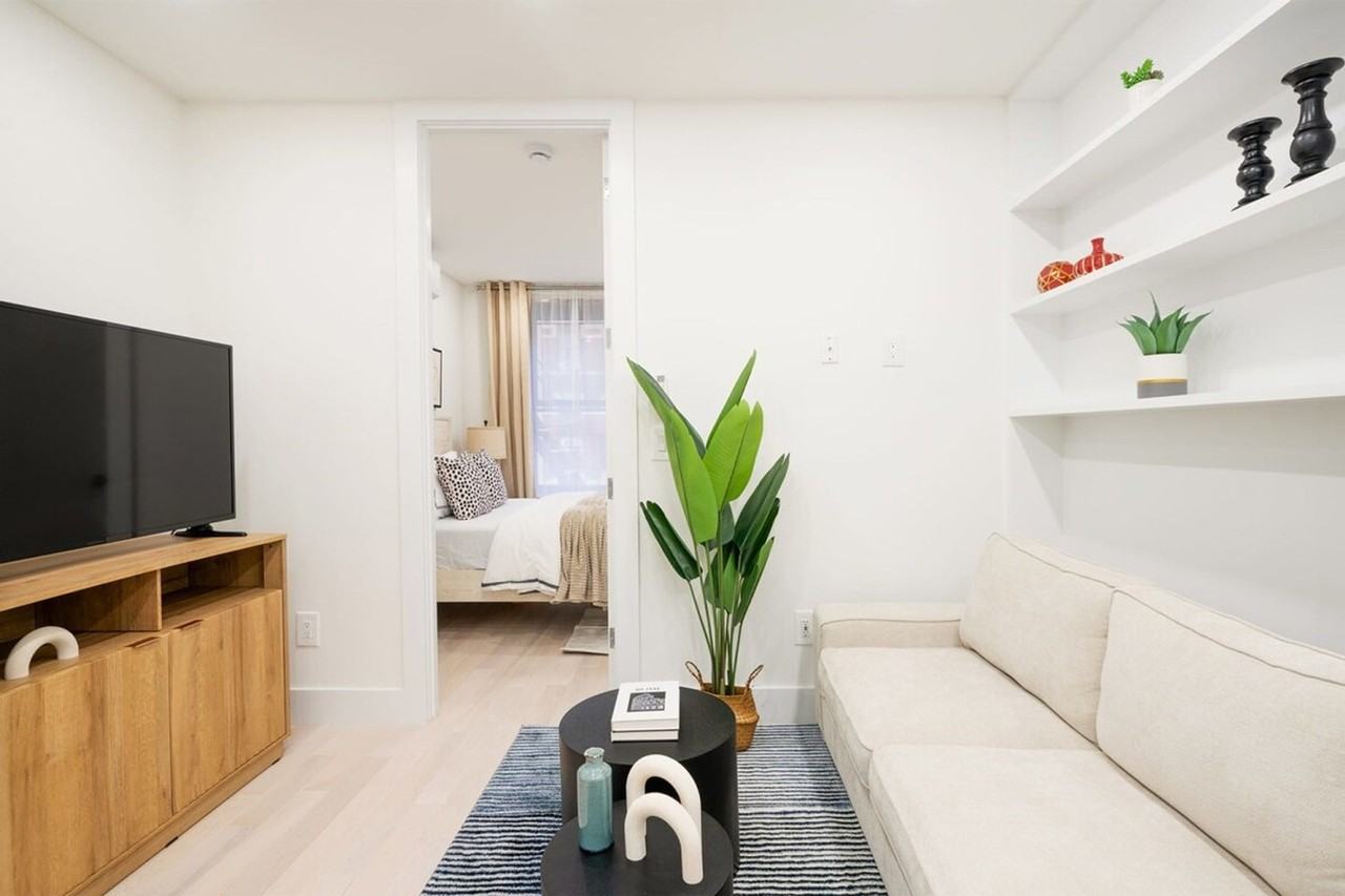 515 W 48th St #1022030P - Photo 3 of 12