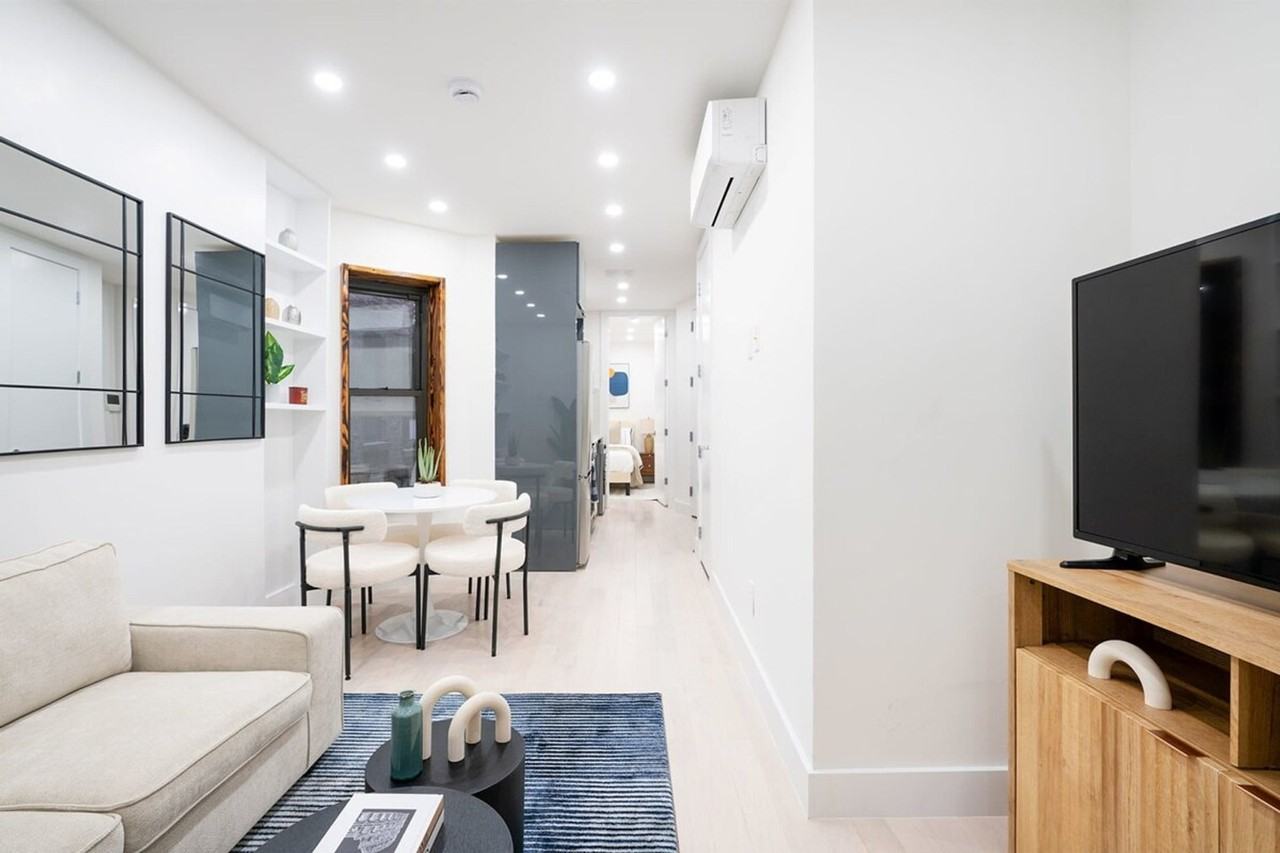 515 W 48th St #1022030P - Photo 4 of 12